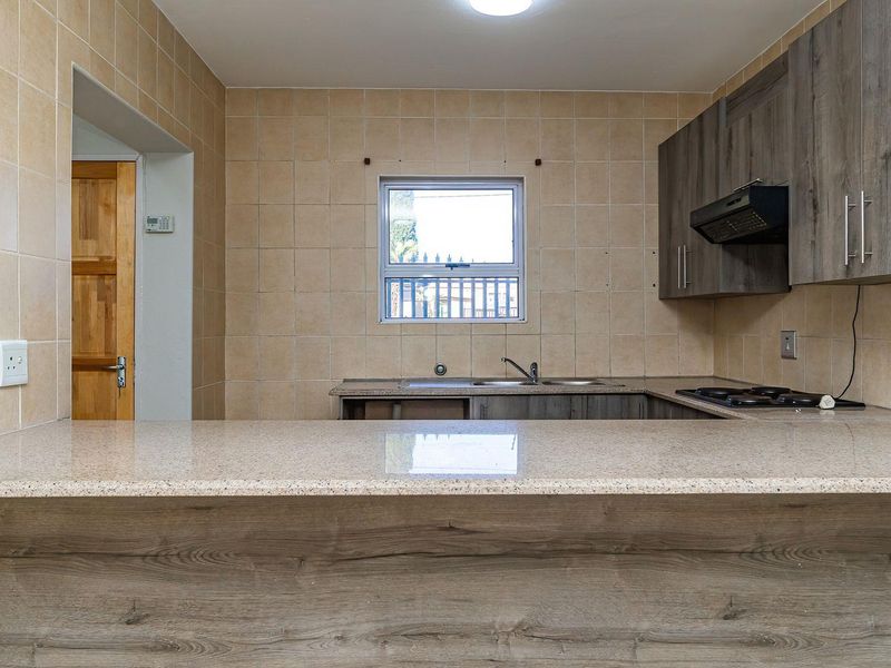 Your Ideal Home: Ground Floor Unit with Patio & Pool Access - Photo 8