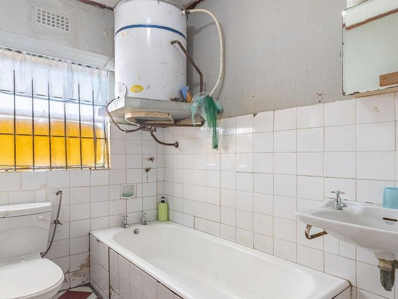 First Floor Apartment with a Balcony in Parow Central - Photo 9