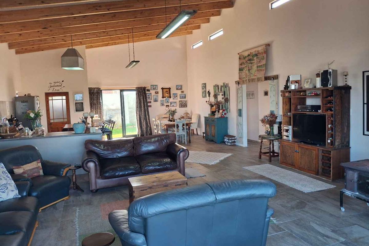 Come home to Kleinbaai! - Photo 5