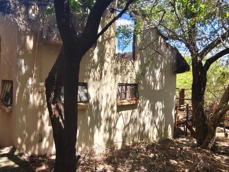 "DIY Enthusiasts: Rebuild in a Serene Greenbelt Setting!" - Photo 5