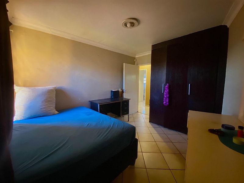 Beautiful Three-Storey Home with Flat for Sale in Dorado Park. - Photo 10