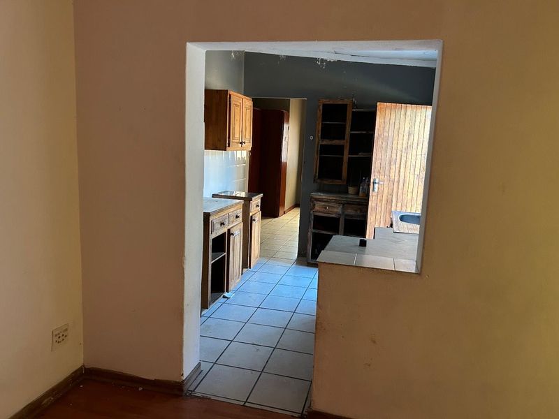 5 Bedroom Family House in Pretoria Gardens - Photo 6