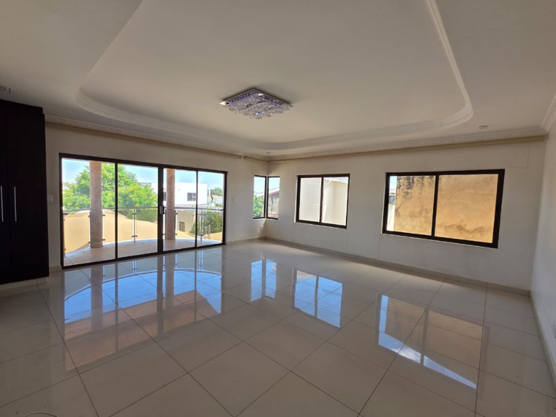 6-Bedroom House For Sale | Cimbebasia - Photo 3
