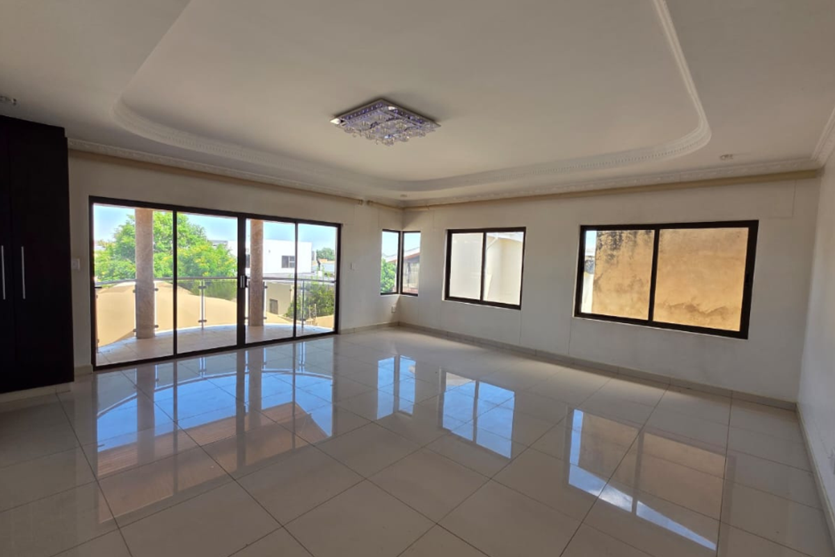 6-Bedroom House For Sale | Cimbebasia - Photo 3