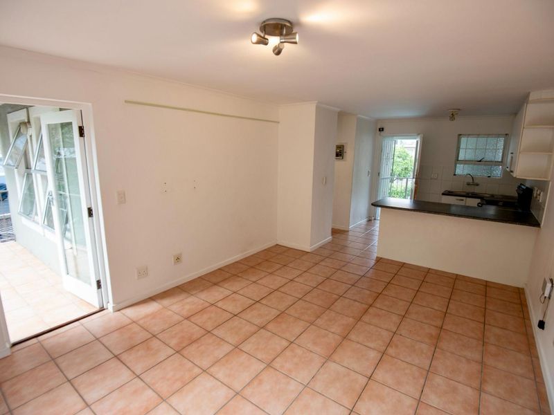 2-Bedroom Apartment in Leeuwendal Complex - Photo 2