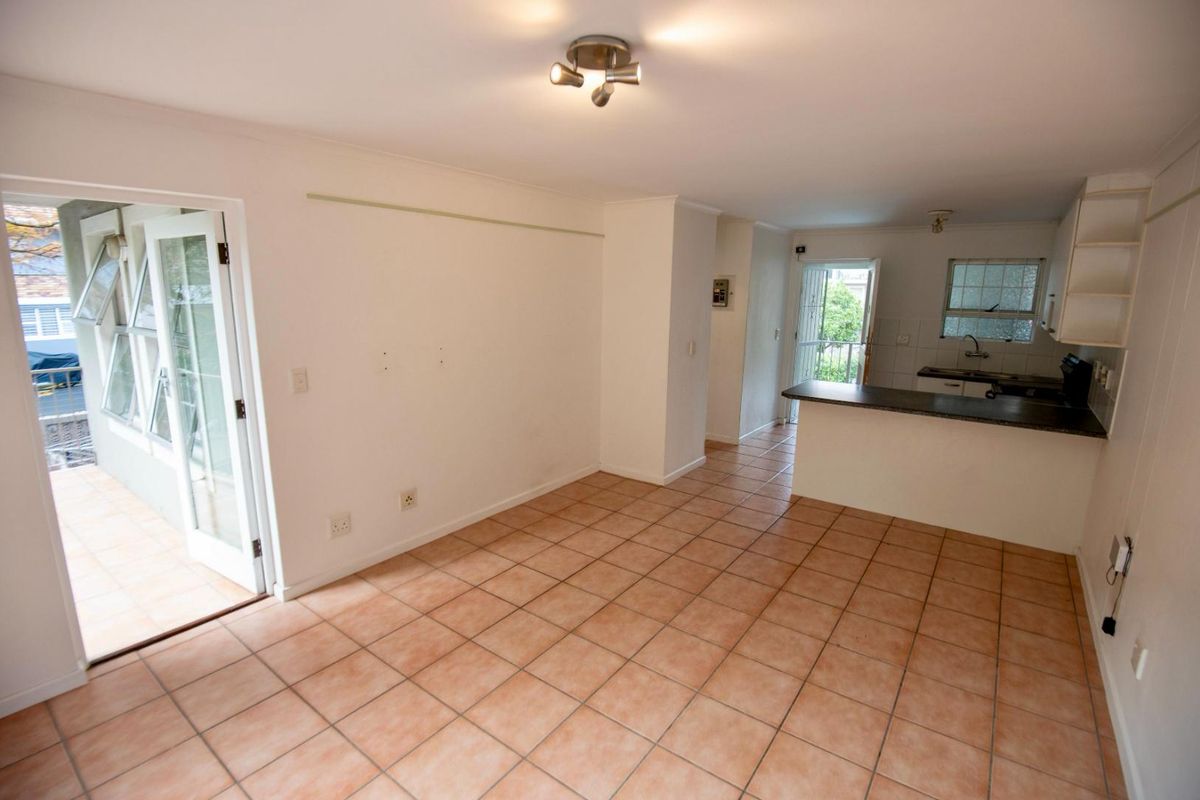 2-Bedroom Apartment in Leeuwendal Complex - Photo 2