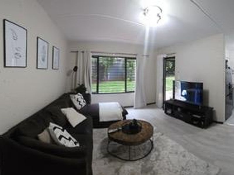 STYLISH ONE BED APARTMENT IN THE HEART OF MORNINGSIDE - Photo 4
