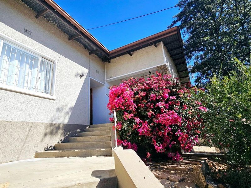2 Bedroom House FOR SALE in Kleine Windhoek - Photo 1