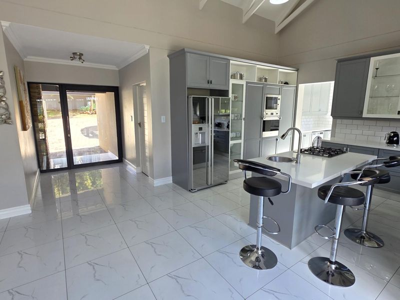 Modern 4 Bedroom Family Home in Leloko Lifestyle Estate - Photo 3