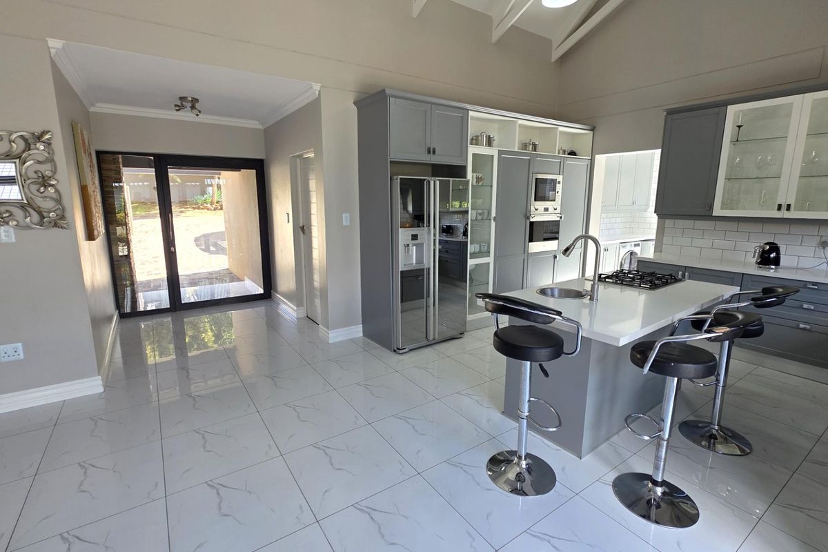Modern 4 Bedroom Family Home in Leloko Lifestyle Estate - Photo 3
