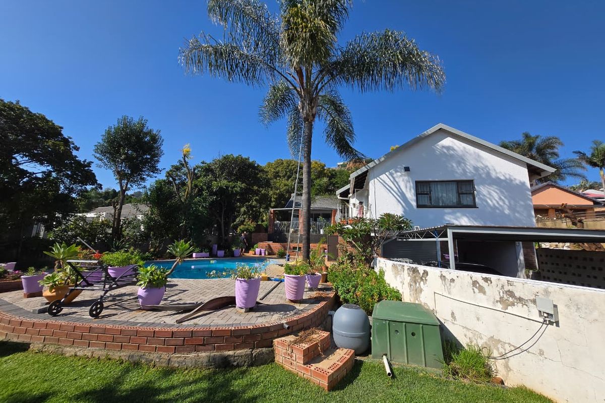 Spacious 3-Bed Family Home with Pool & Scenic Views in Glenanda - Photo 2