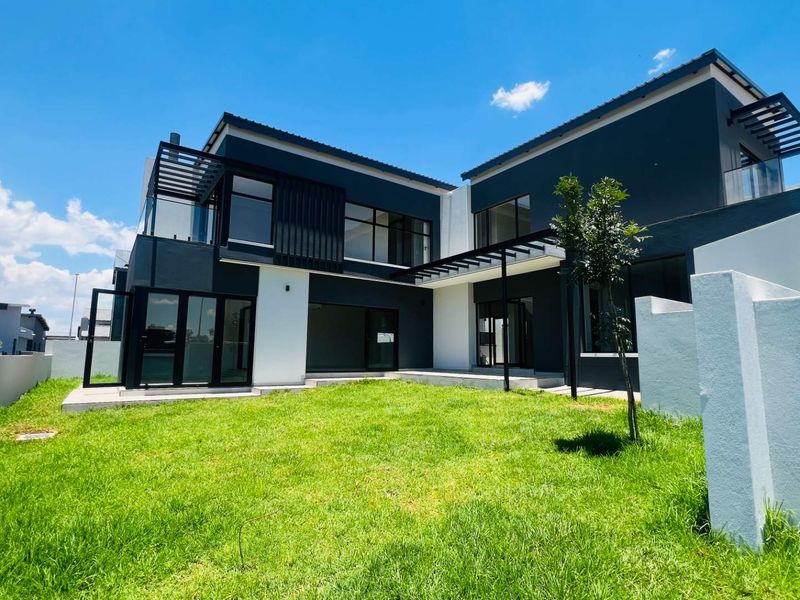 Newly Built- Ready to Move in - Family 3 bedroom home - Photo 3