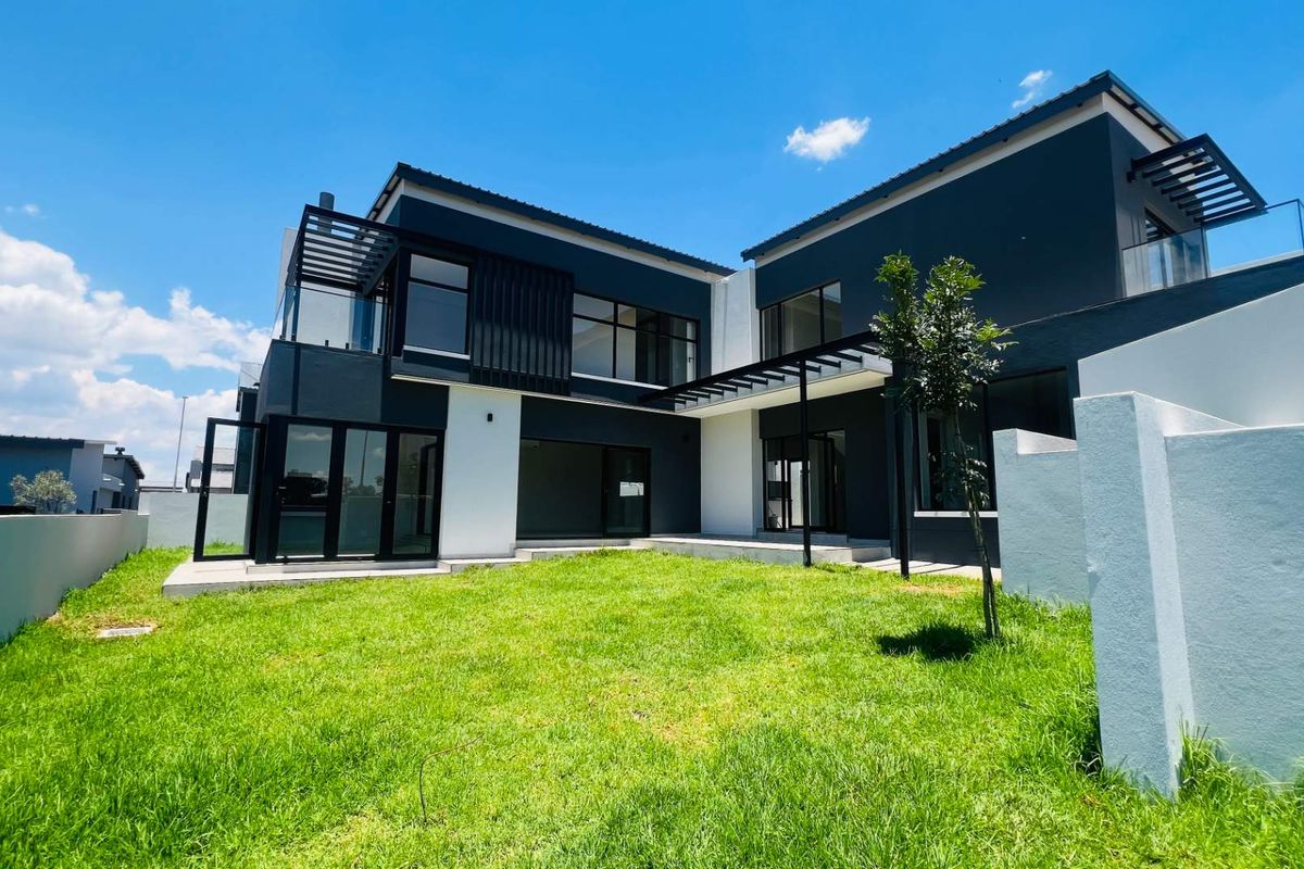 Newly Built- Ready to Move in - Family 3 bedroom home - Photo 3