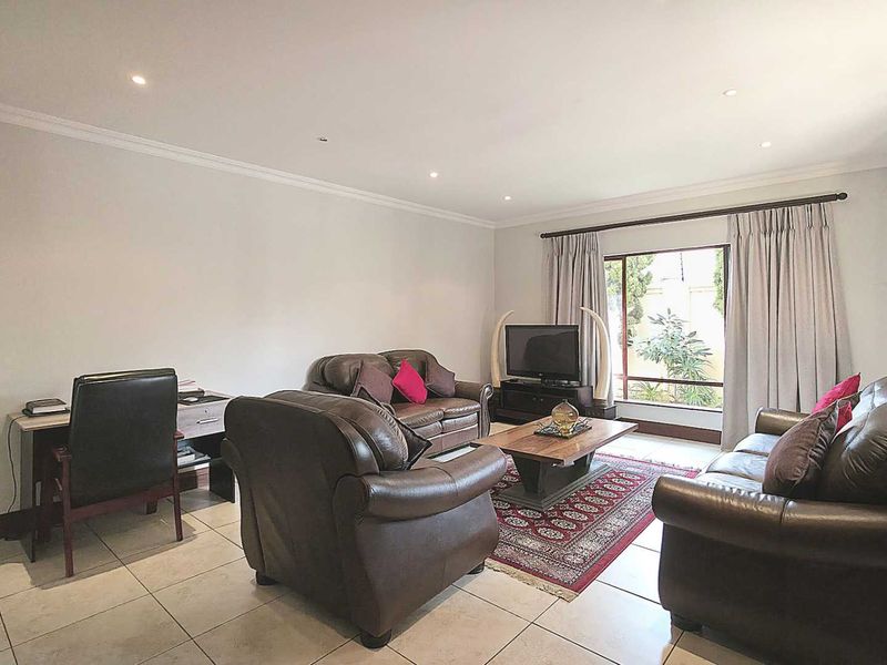4 Bedroom Executive Sandton Cluster with Furnished Option in Secure boomed off Estate - Photo 8