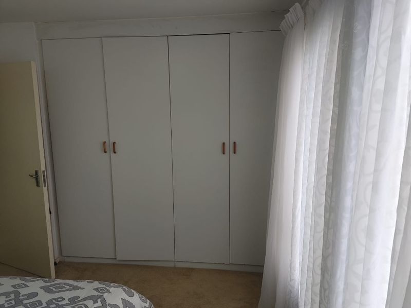 Spacious 2-Bedroom Apartment for Sale in Verwoerdpark. - Photo 2