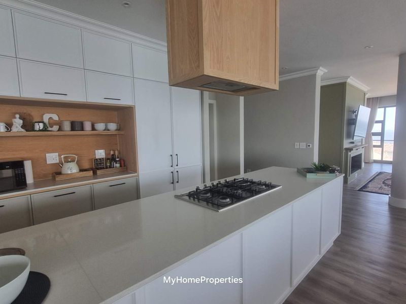 Sophisticated luxury penthouse with uninterrupted ocean views - Photo 9