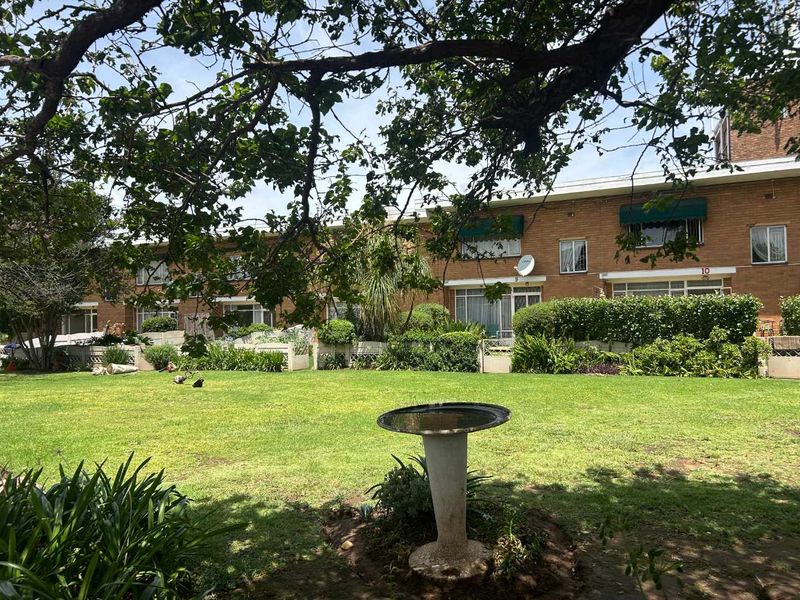 Pet friendly duplex - Photo 3