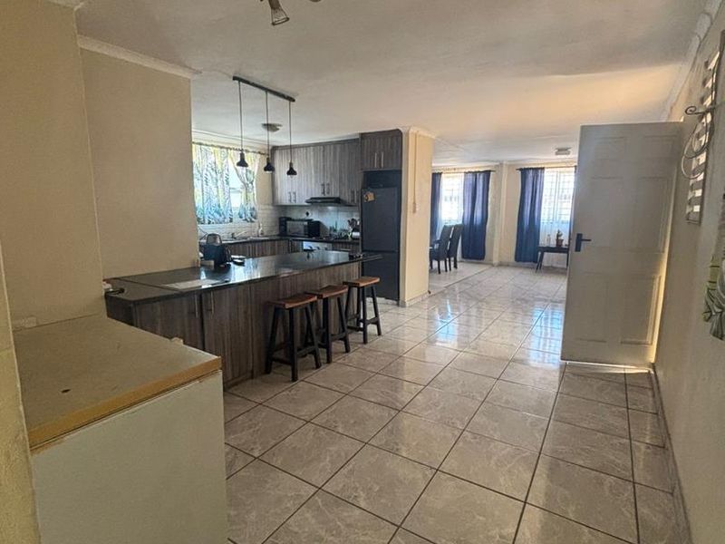 Beautiful free standing property ready for you. - Photo 9