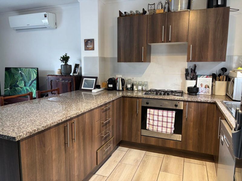 Neat 3 Bedroom Duplex - Photo 6