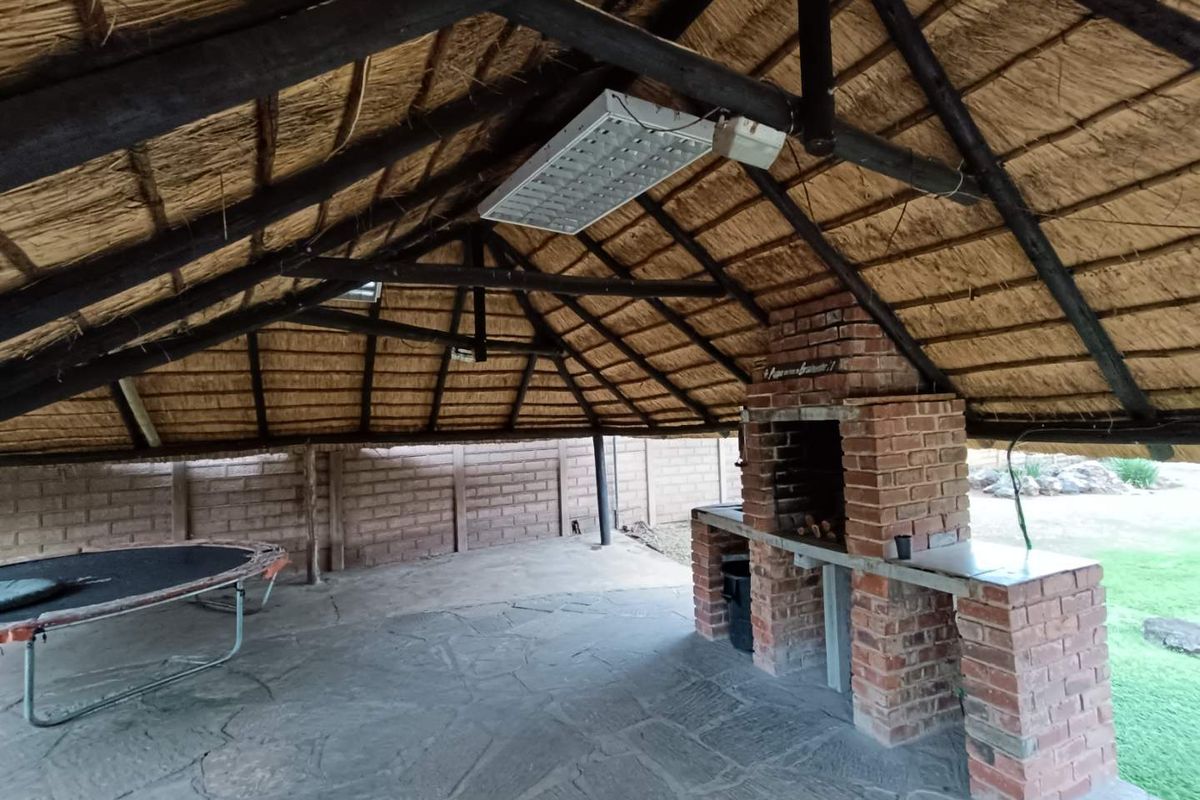 VALHALLA - 3 FULLY INDEPENDANT FAMILY HOMES ON 1 STAND - Photo 4