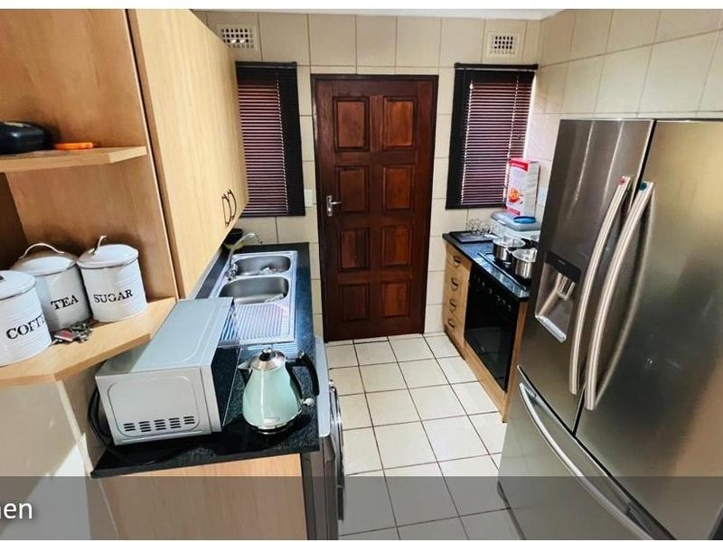 3 Bedroom House In Clayvile Ext 46 - Photo 2