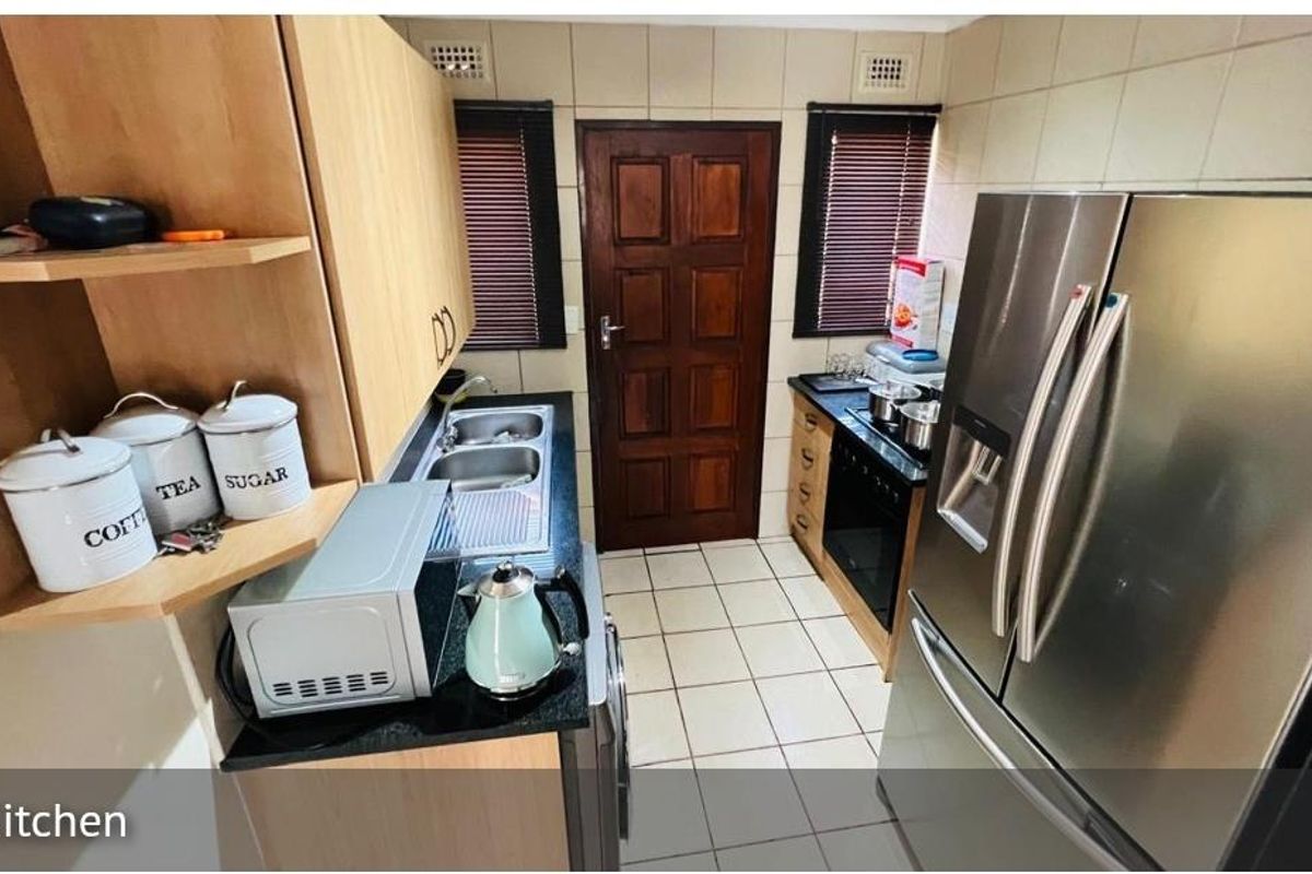 3 Bedroom House In Clayvile Ext 46 - Photo 2