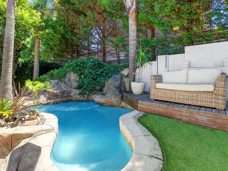 24 hour manned security! 4 bedroom, 3 bathroom Townhouse - Photo 2