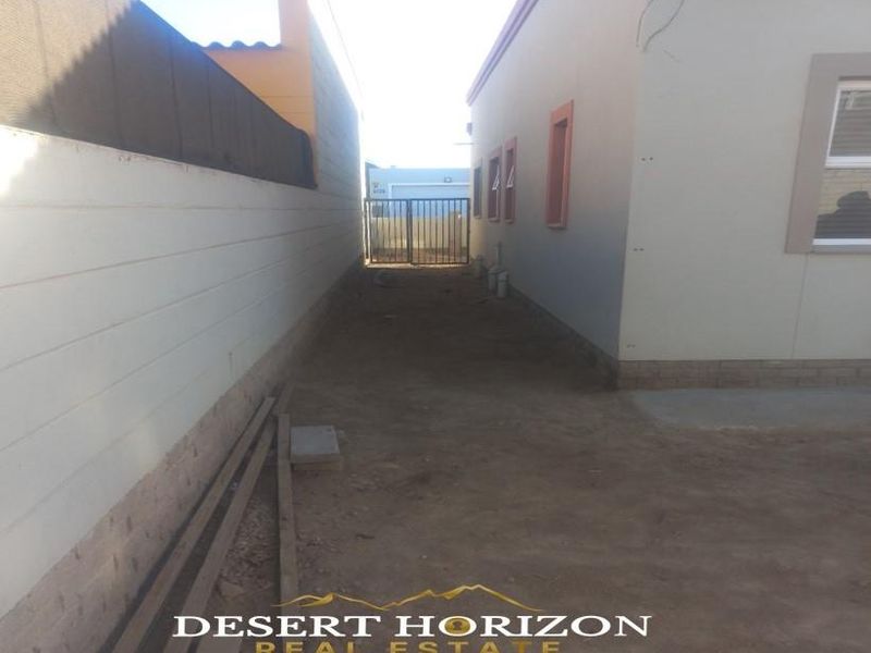 Walvisbay, Fairways Estate | Spacious 3 Bedroom House with Flat for sale - Photo 7