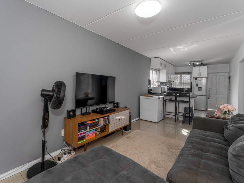2 Bedroom Apartment available - Photo 7