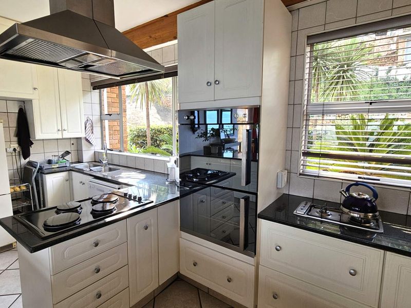 Executive 3 Bedroom Multi Level House in Kosmos - Photo 10