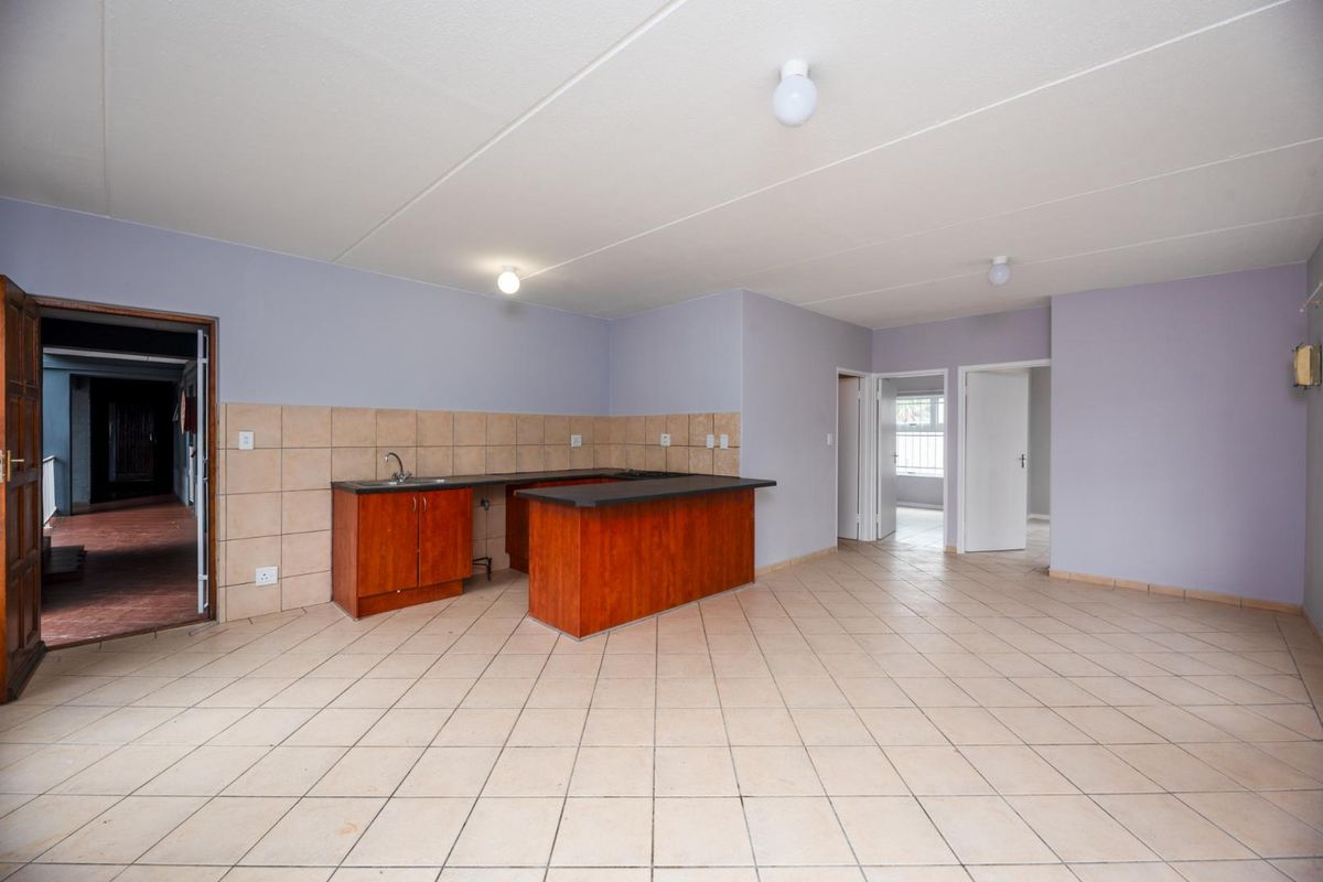 Beautiful & Secure 2-Bedroom Apartment (2 units available) in Cloetesville, Stellenbosch - Photo 3