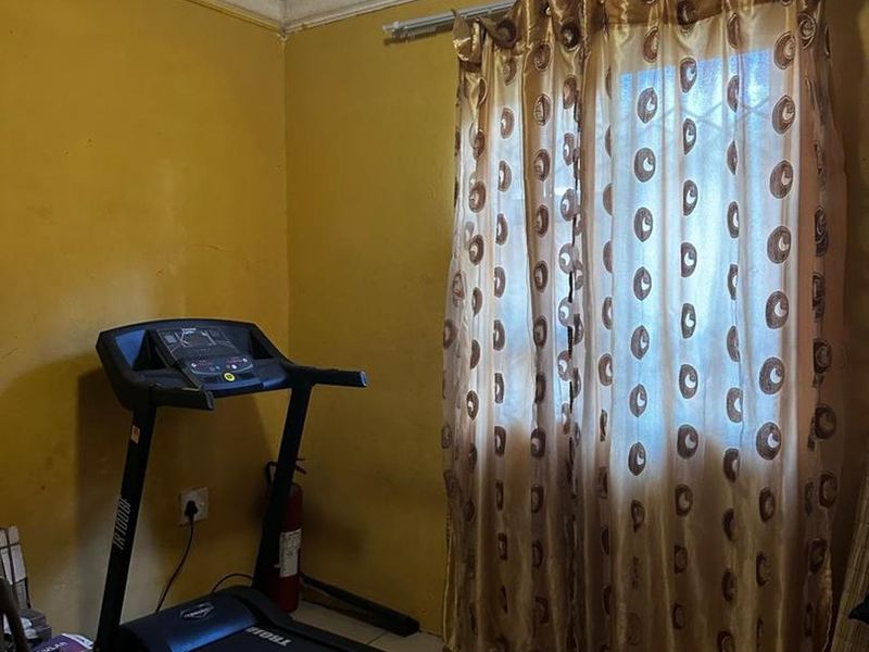 A well-located 3-bedroom, 2-bathroom warm home in Empangeni - Photo 8