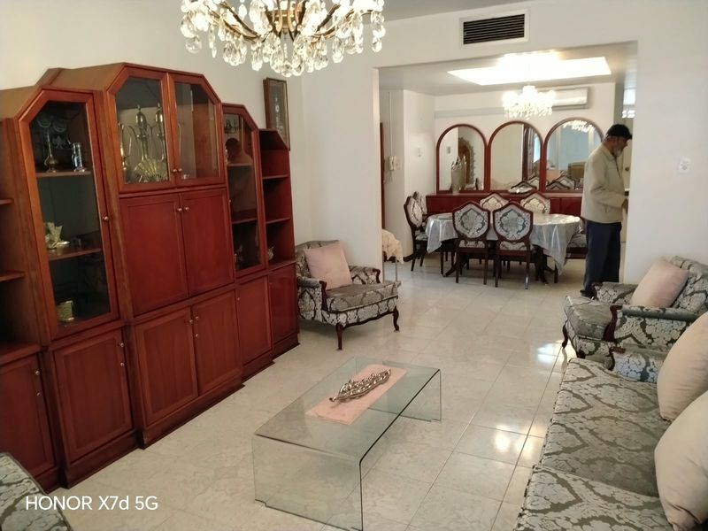 large 3- bedrroom unit  overlooking the coast on South Beach - Photo 3