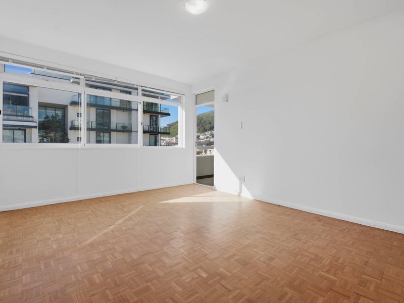 Spacious 3-Bed Fresnaye Home with Balcony & Scenic Skyline - Photo 6