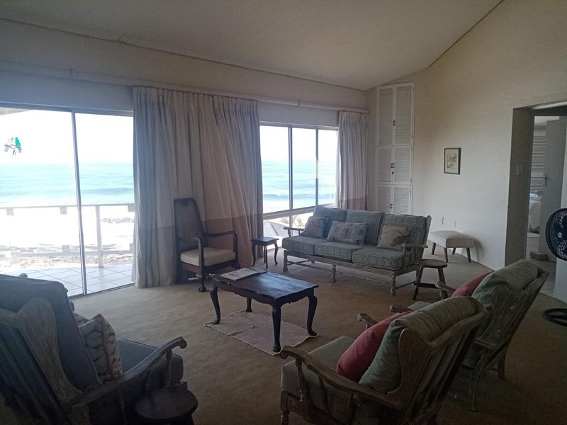 Breathtaking Sea Views and Direct Beach Access. - Photo 5