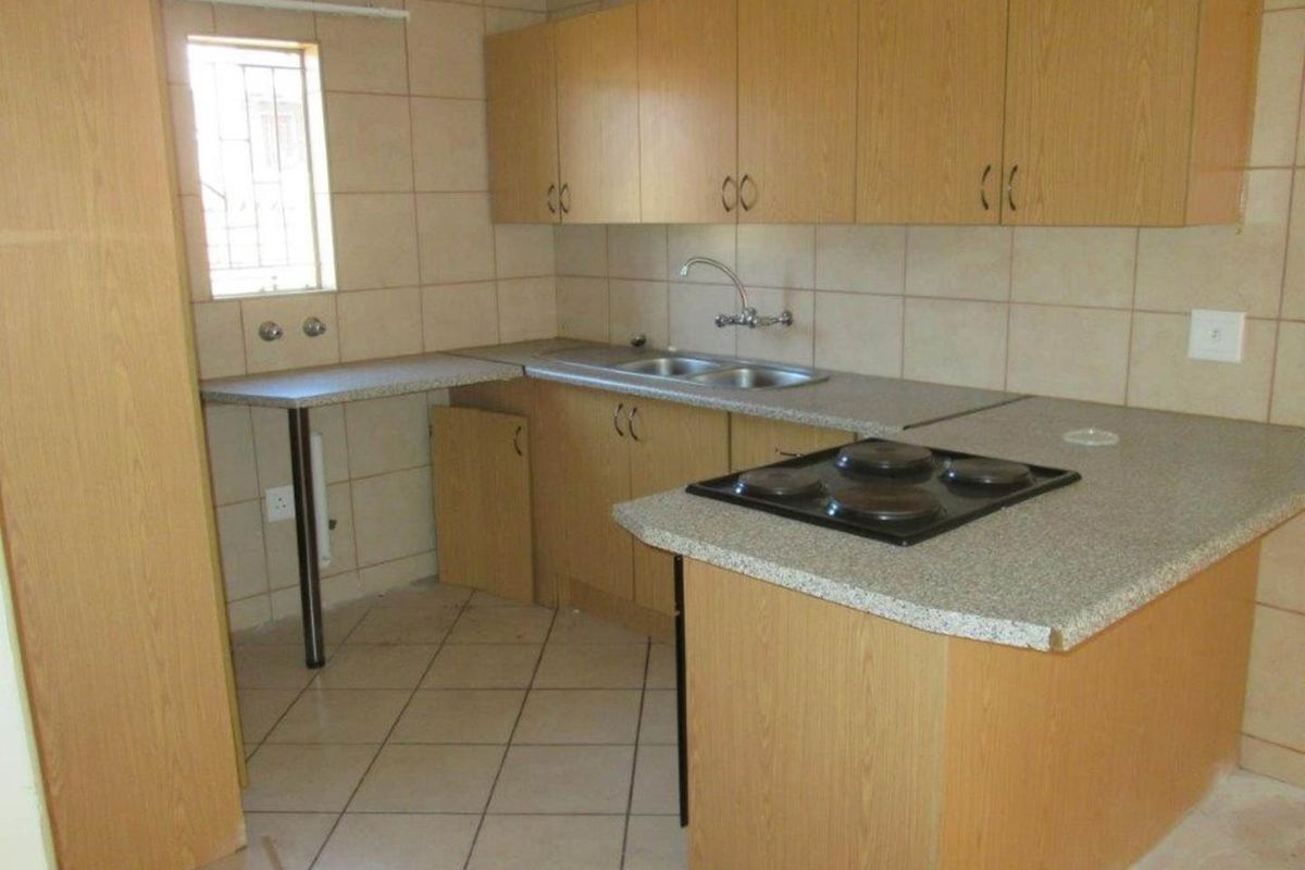 2 BEDROOM TOWNHOUSE TO RENT IN THERESAPARK - Photo 5