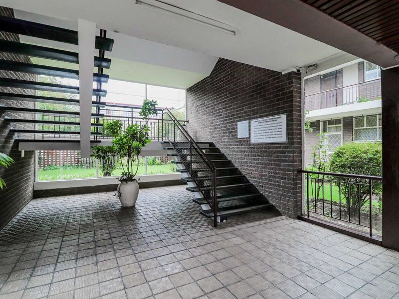 Spacious First Floor  3-Bed Apartment in Benoni CBD - Photo 2