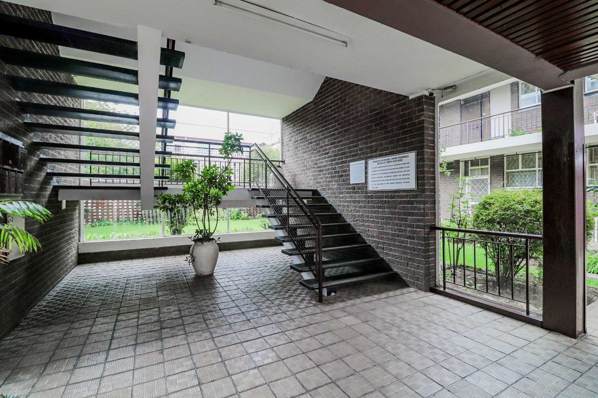 Spacious First Floor  3-Bed Apartment in Benoni CBD - Photo 2