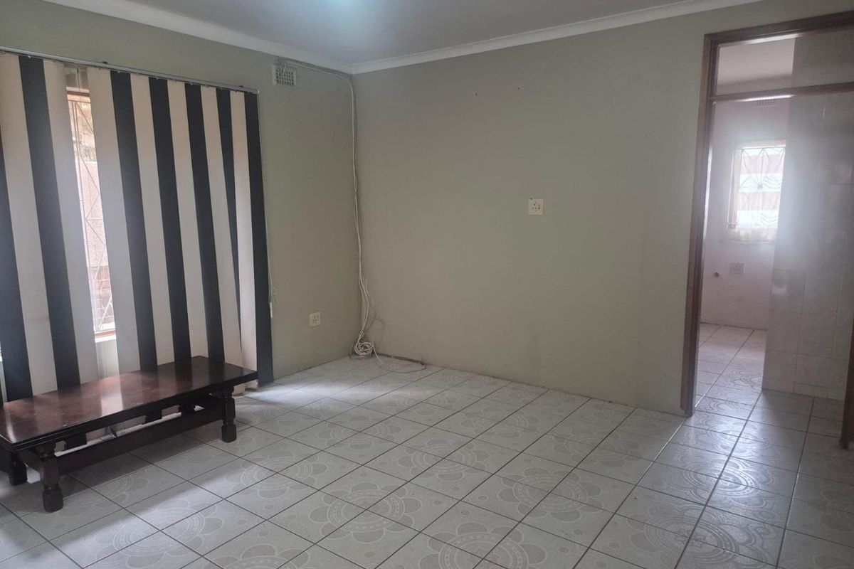 Secure, Spacious & Pet-Friendly 5-Bedroom Home in Havenside – R950,000 - Photo 4