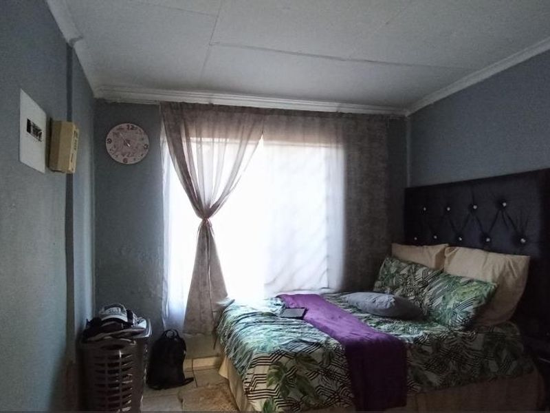 Stunning Home In Clayville Ext 26 Awaits You - Photo 6