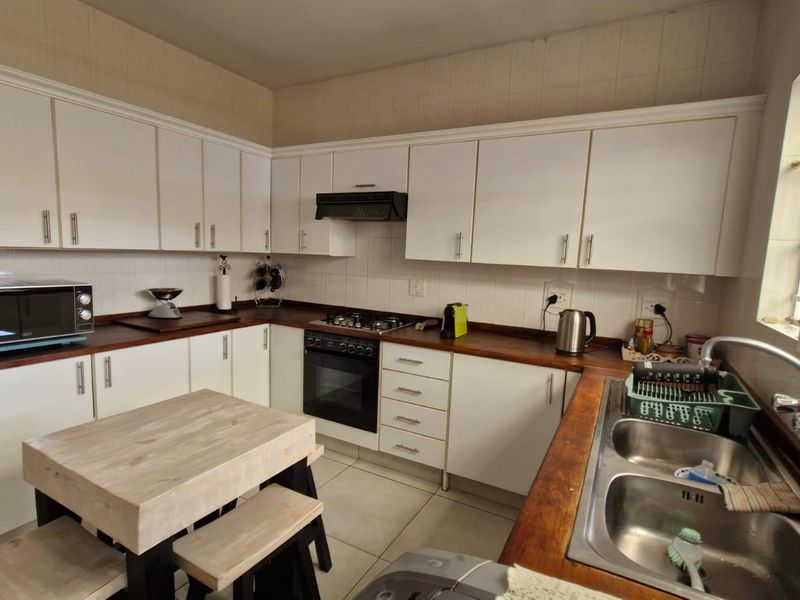 Modern Redruth 2-Bed: Spacious, Secure, & Transfer Duty Free - Photo 6