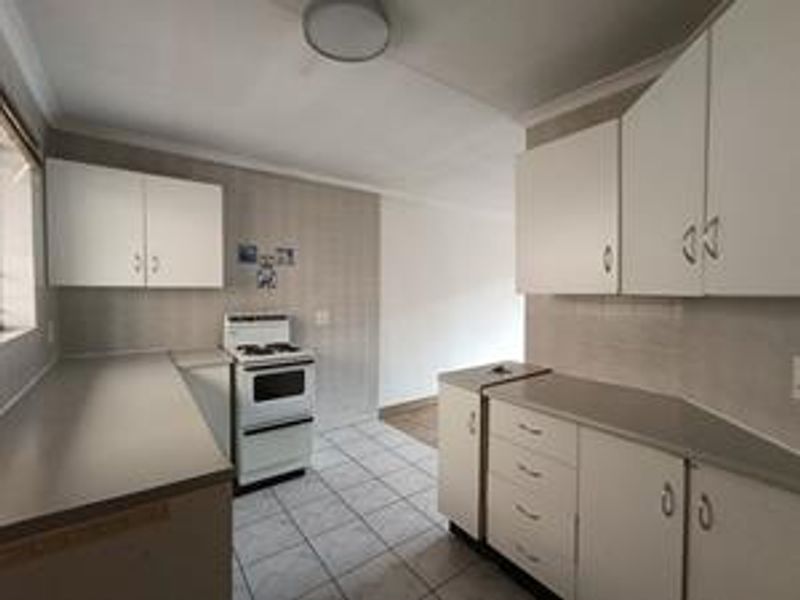 SUNNY 2 BEDROOM TOWNHOUSE - Photo 9