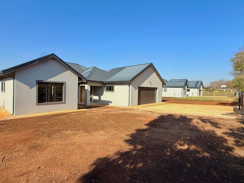 Luxury Family Home in River Goose Estate, Howick - Photo 2