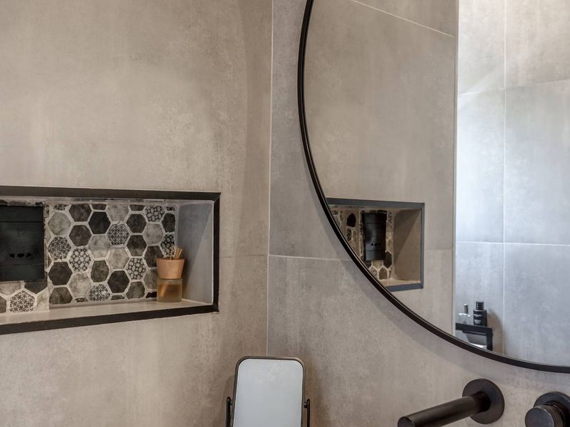 AN UPMARKET ONE BEDROOM FURNISHED APARTMENT - Photo 10