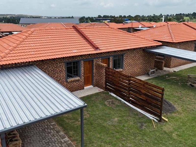 24 FULL TITLE MODERN 2-BEDROOM SIMPLEX UNITS AVAILABLE - Photo 3