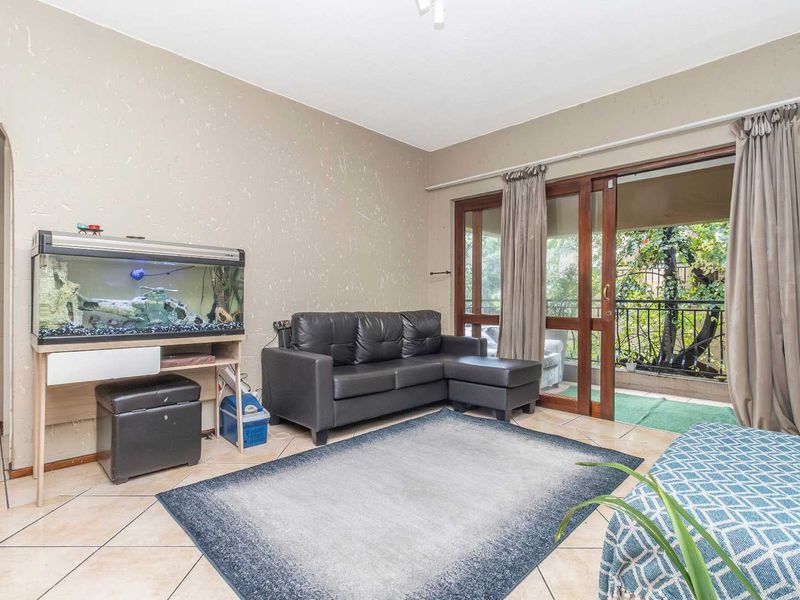 Charming 1-Bedroom Apartment in Popular Montserrat, Lonehill - Photo 5