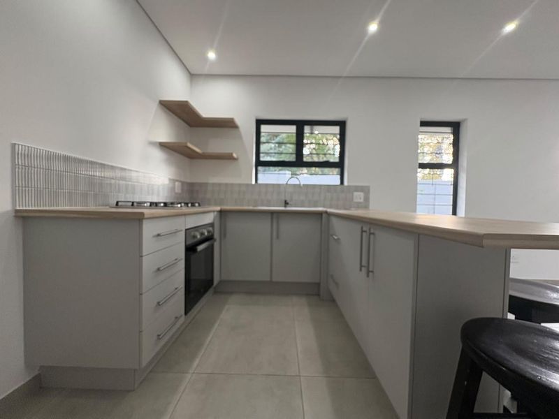 NEWLY RENOVATED AND STYLISH HOME FOR RENT IN MONDEOR - Photo 8