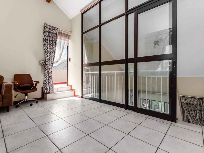 Immaculate 2 Bedroom 2 Bathroom Loft Apartment - Photo 10