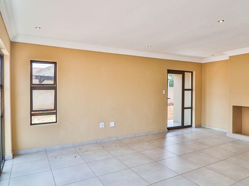 Brand new property in a quiet only 3 in a complex - Photo 10