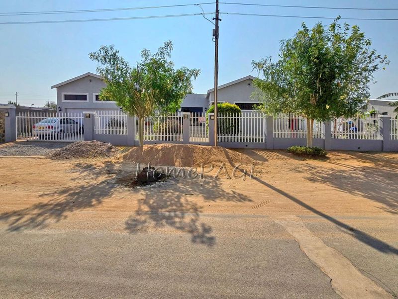 Ext 3, Outjo, Attractive 3 Bedr Home with a Flat is for Sale - Photo 3